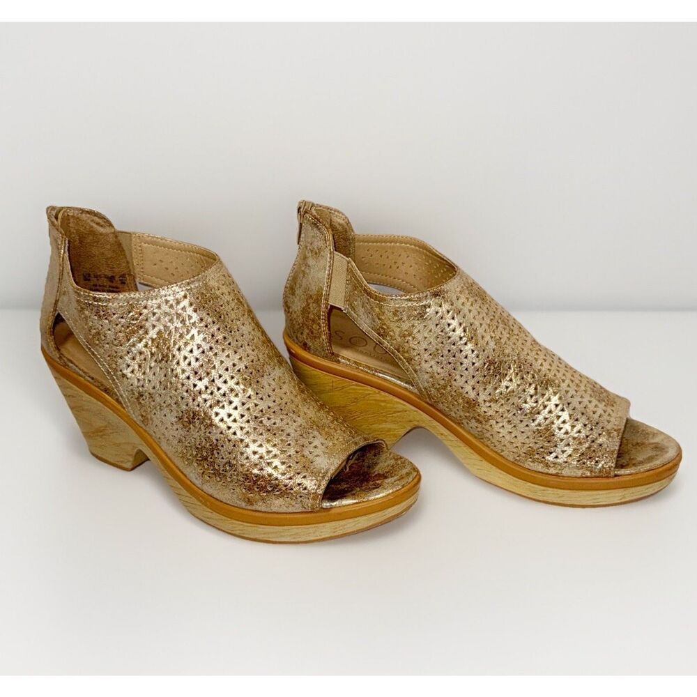Naturalizer Gold Peep-Toe Sandals